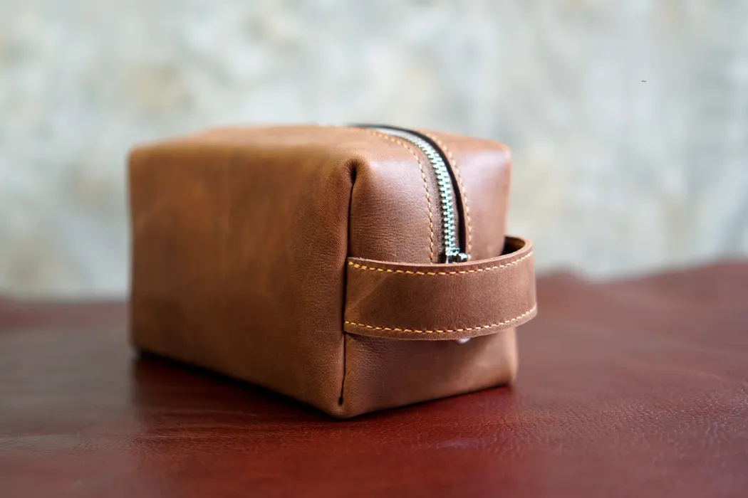 What to Pack in Your Dopp Kit Essential Items