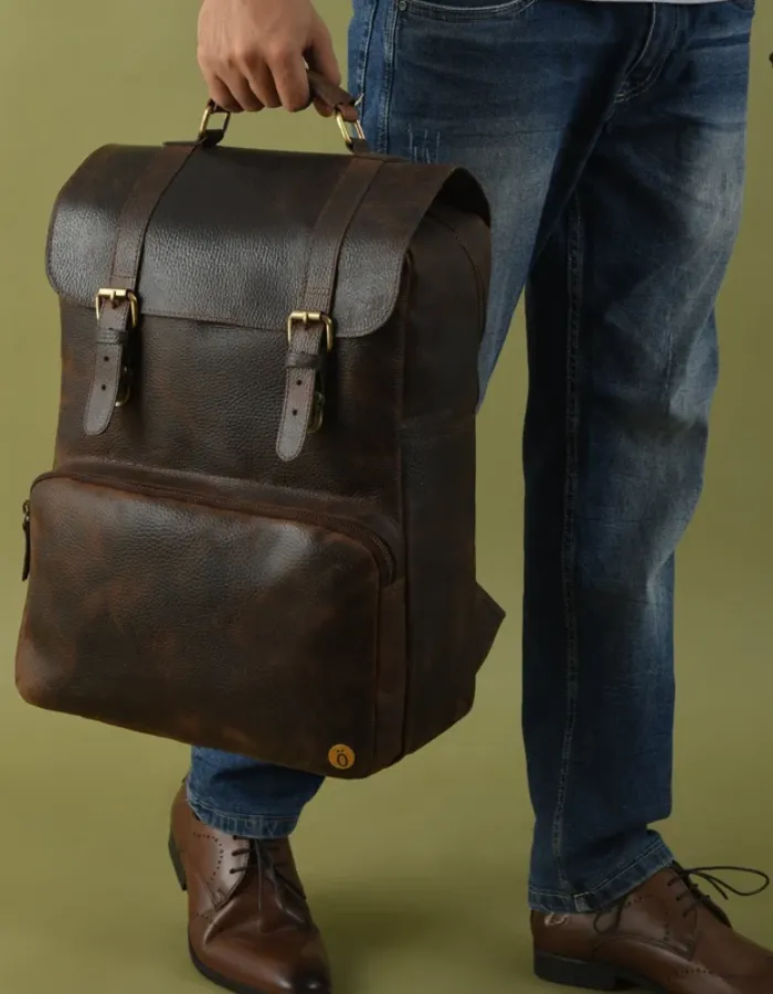 what construction details ensure a backpack can handle heavy loads