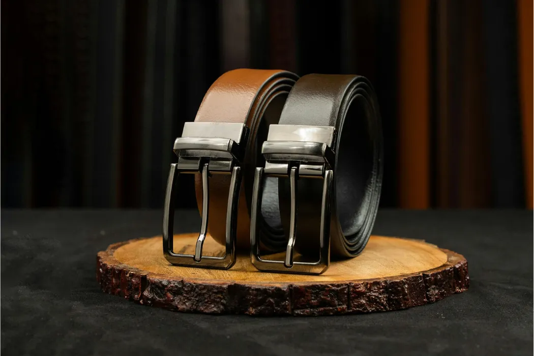 what distinguishes the anatomy of a reversible belt from standard belts